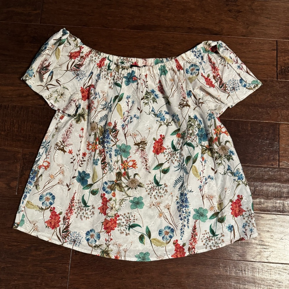 Women’s Sanctuary off the shoulder top- Small